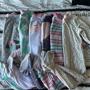 Bundle of 6 Carter’s footed fleece pajamas - 3T